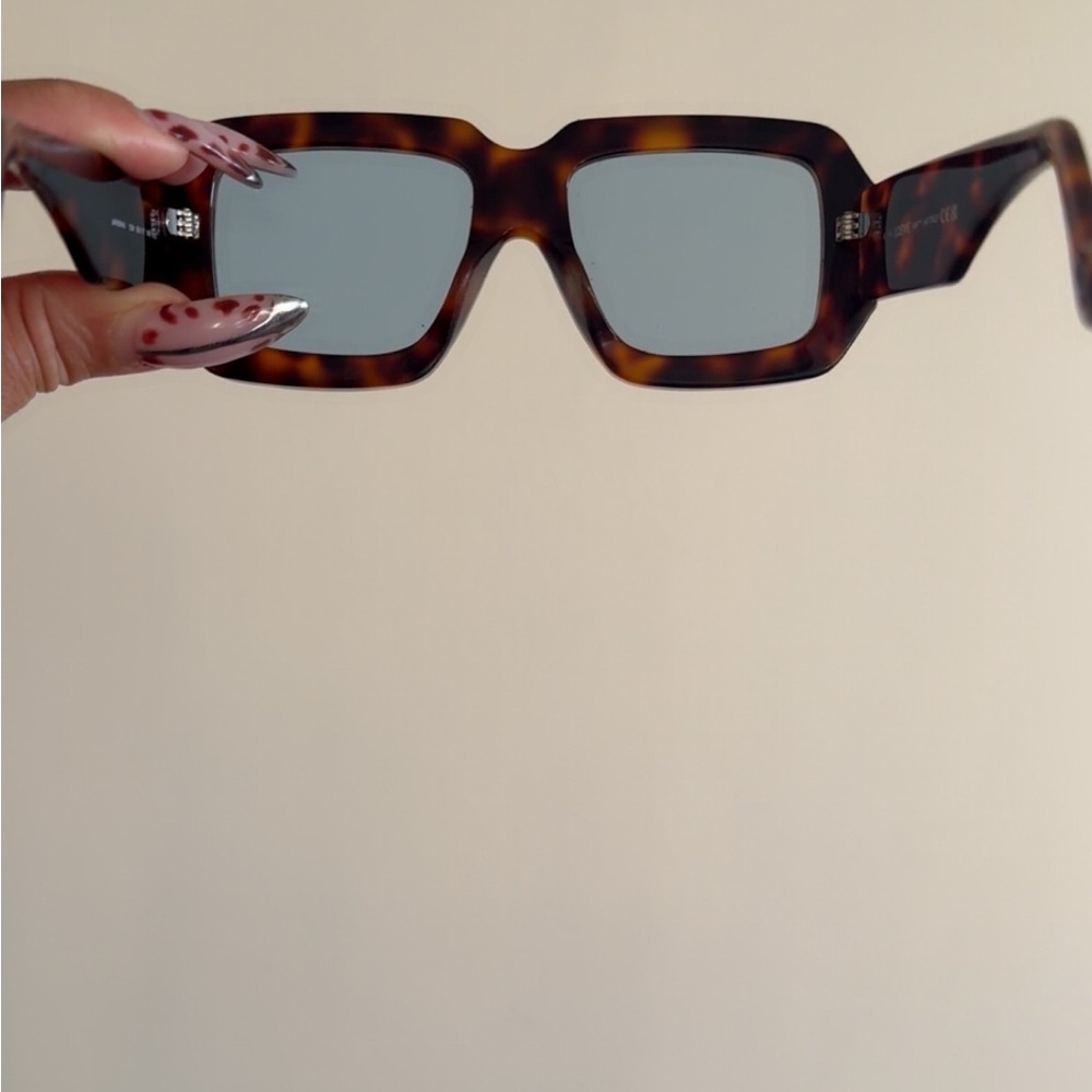 Tortoise Shell Square Sunglasses - image 3